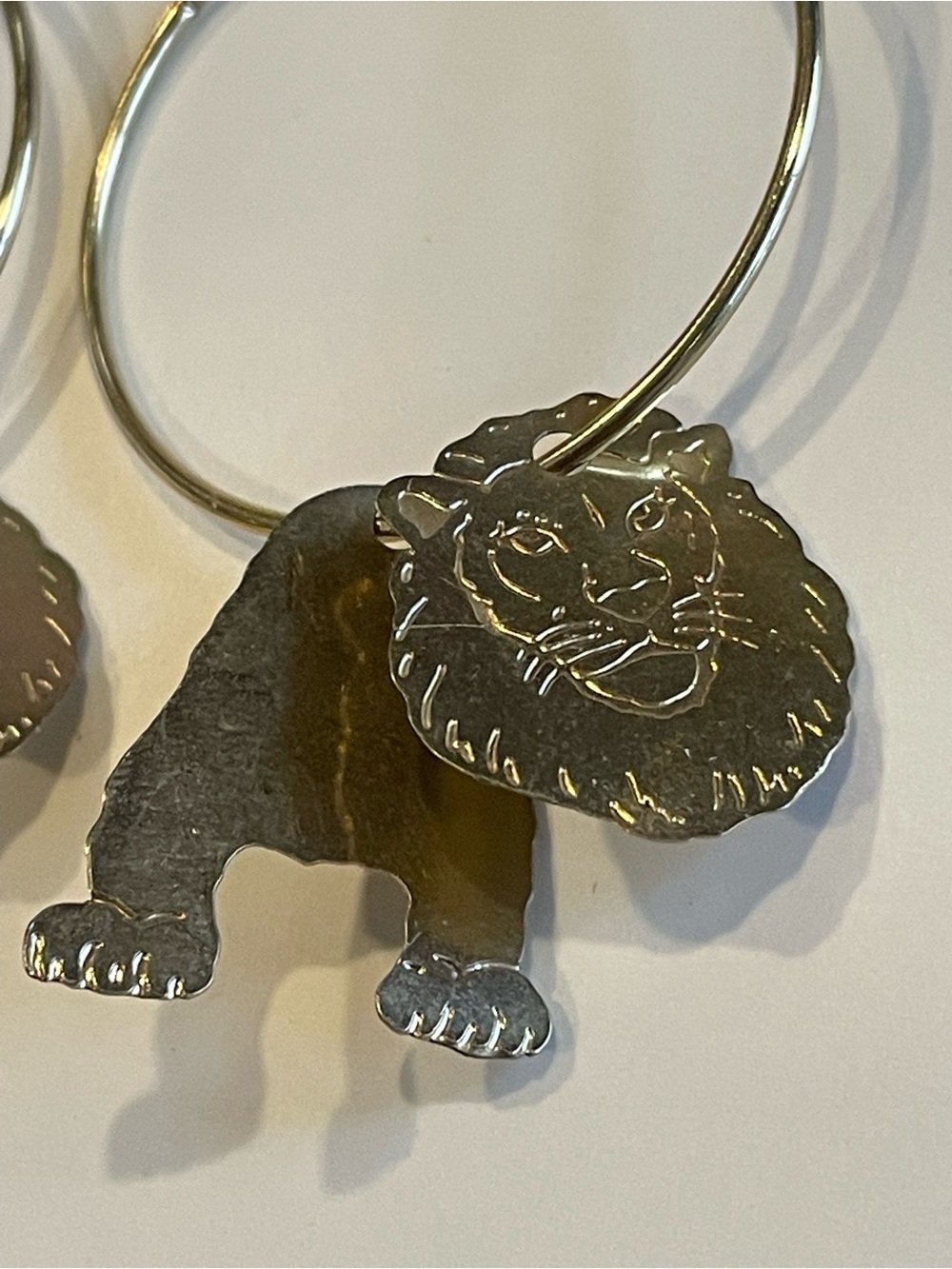 Vintage Lion Gold Tone Dangling Hoop Pierced Earrings #0263 👑 BEST PRICE - Picture 2 of 10
